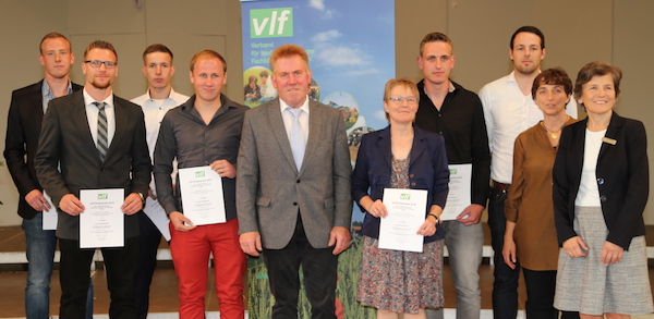 v. l. n. r. Tobias Engelbert, Fabian Böcker, Bernd Veelker; Henning Grimm, vlf-NRW Vorsitzender Helmut Dresbach, Fachlehrerin Birgit Kelling,  Christian Decker, Stefan Hermbecker, Fachlehrerin Maria Müller-Broich, Dr. Barbara Laubrock (Foto: Dr. Walter von Danwitz)