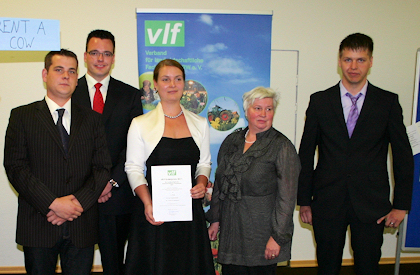 Meschede: 3. Preis (v.l.n.r.) Marvin Jürgens, Carsten Gessler,  Anna-Verena Schlüter,Gisela Kokemoor, Vorsitzende des vlf-Landesverbandes NRW und Thorsten Rafflenbeul 